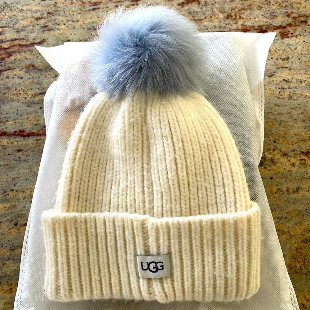 Ugg pom pom hat